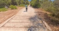 Un vídeo viral causa la investigación de un tiktoker por ir en bici de forma temeraria en el Castell de Bellver
