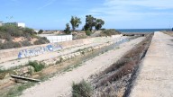Limpian el barranco de Aguamarga en Alicante