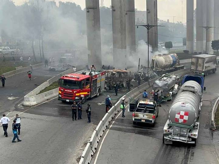 Tres muertos y 70 heridos por explosión de camión de gas en México