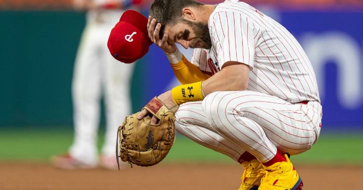 Philadelphia Phillies drop series finale against Atlanta Braves after bullpen blows lead