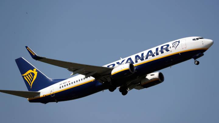 Ryanair no operará desde de Santiago y cancelará los vuelos a Vigo y Tenerife Norte