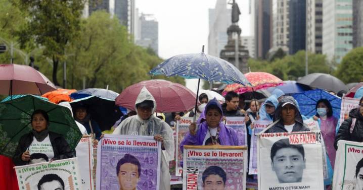 Megamarcha en la CDMX a 11 años de la desaparición de los 43 normalistas de Ayotzinapa