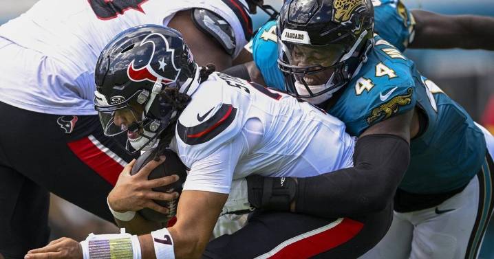 Texans' offense sputters again in 17-10 loss to Jaguars to fall to 0