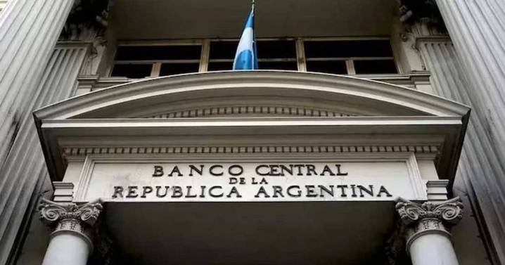 El BCRA bajó la tasa de interés al 25% tras el respaldo financiero de Estados Unidos