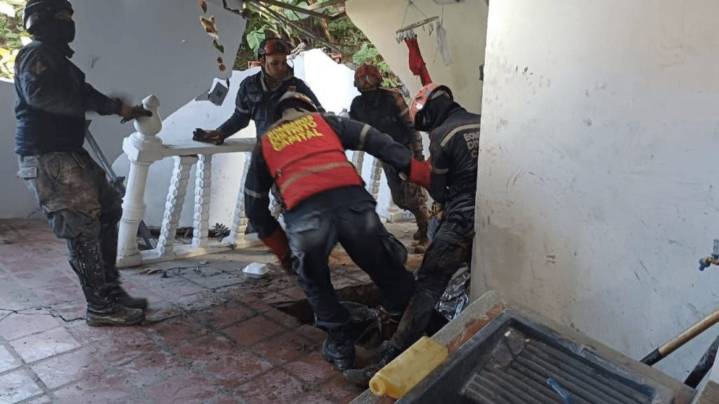Un muerto y tres heridos tras colapso de una vivienda en...
