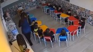 Maestra azota en la cabeza a un niño de 4 años con los libros y le tira un diente: imágenes indignantes