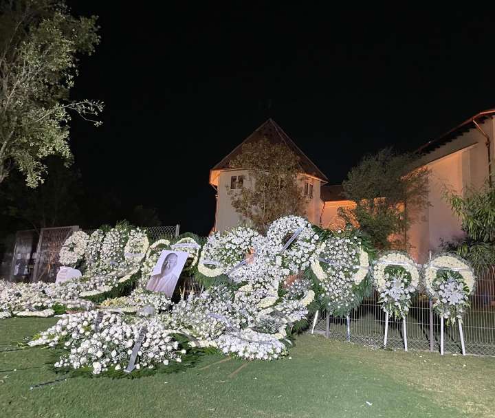 Llenan de flores La Milarca para recordar a Mauricio Fernández