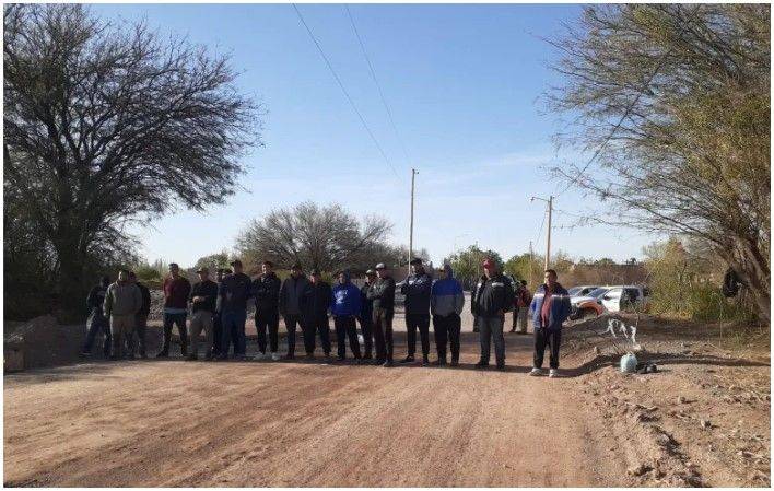 Vecinos autoconvocados de Guandacol levantaron el corte en la ruta minera