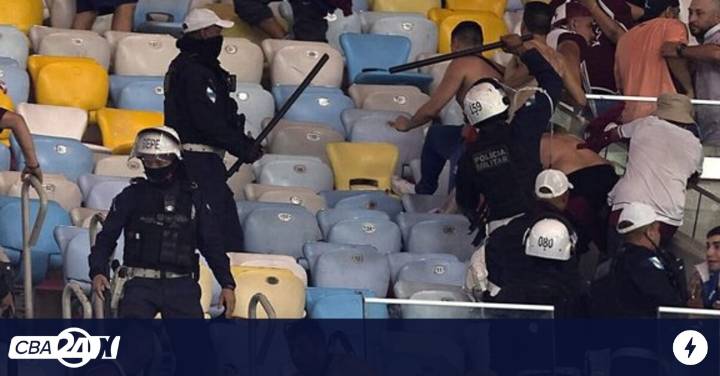 Palazos y balas de goma en el Maracaná: el ataque de la policía brasileña a los hinchas de Lanús