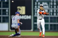 Deadspin | Yordan Alvarez exits early, but Astros double up Rangers