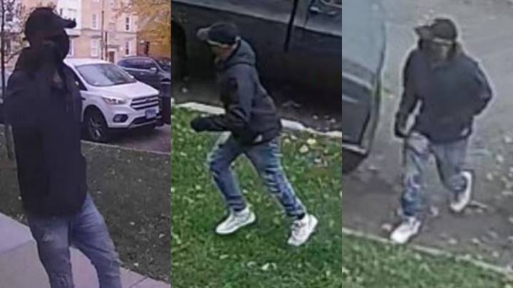 Chicago man who robbed US postal worker while on pre