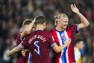 Y un compañero hizo 4. Haaland marcó ¡5 goles! en el 11-1 de Noruega, que complica a Italia en la clasificación para el Mundial