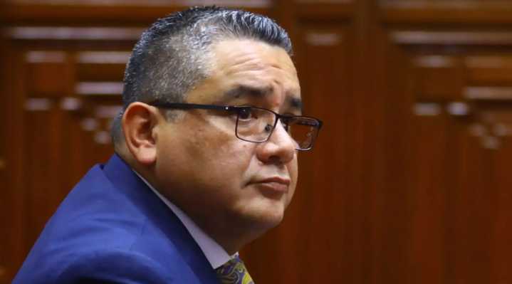 Santiváñez manifiesta que audios difundidos «no tienen ninguna conducta criminal”