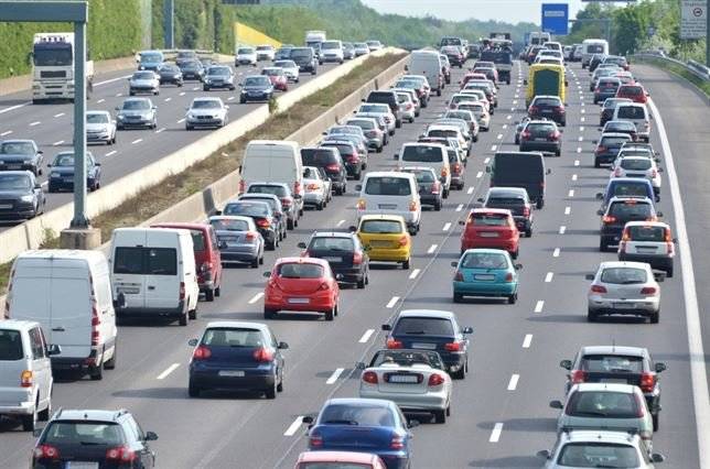 Radares “sobre ruedas”: así vigilará la DGT las carreteras en obras desde 2026