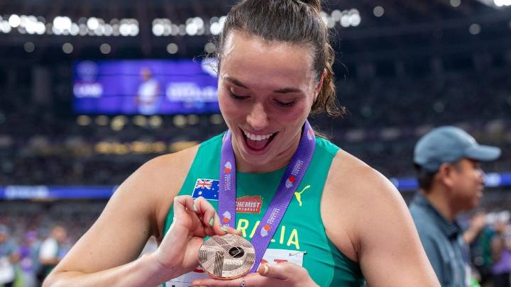 Aussie doctor Mackenzie Little wins javelin bronze at World Athletics Championships one week after saving a man’s life