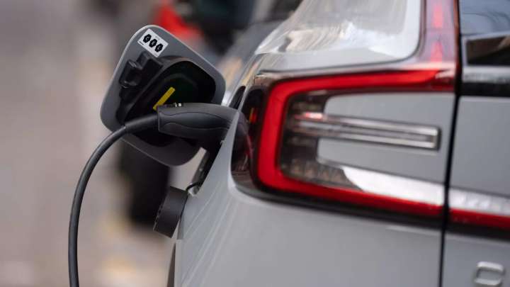 La avenida República Argentina acoge Automov 2025 con pruebas de vehículos eléctricos y más de 30 marcas en exposición