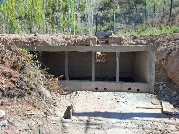Denuncian irregularidades en una obra aluvional de Chacras de Coria