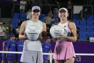 Świątek overcomes serving errors to win Korea Open title against Alexandrova