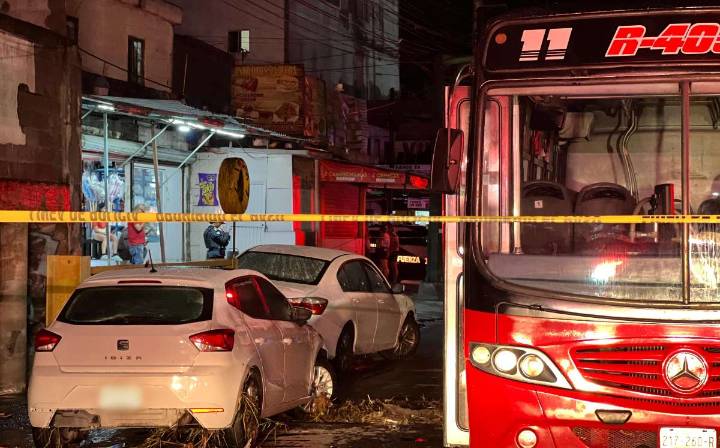 Fuertes lluvias al sur de Monterrey dejan un muerto y una conductora desaparecida