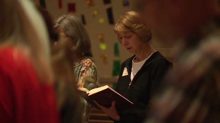 Grand Blanc Township community gathers for prayer services after church shooting