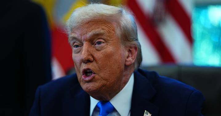 Trump amenaza a Venezuela con pagar ‘un alto precio’ si no admite a deportados