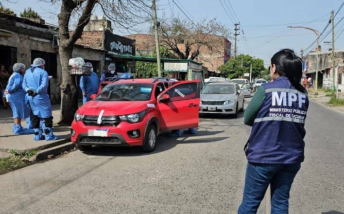 Asesinan a un joven de 24 años a quemarropa desde un auto en la calle Rondeau: hay dos detenidos