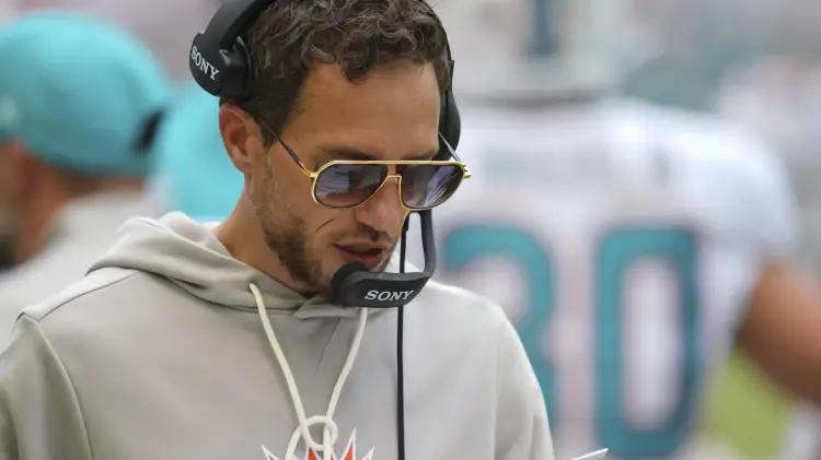 Presión aumenta sobre McDaniel tras mal inicio de los Dolphins