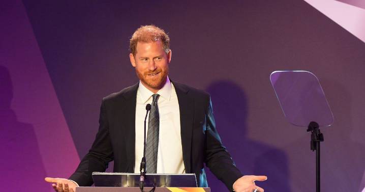 Prince Harry makes 'challenging sibling' dig hours after avoiding brother William