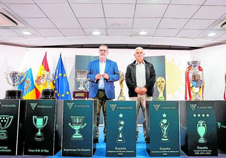 Los trofeos de la Selección recorrerán los colegios canarios