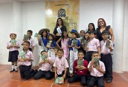 Señorita Santa Marta compartió con los niños