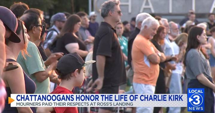 Community holds candlelight vigil for Charlie Kirk at Chattanooga Riverfront