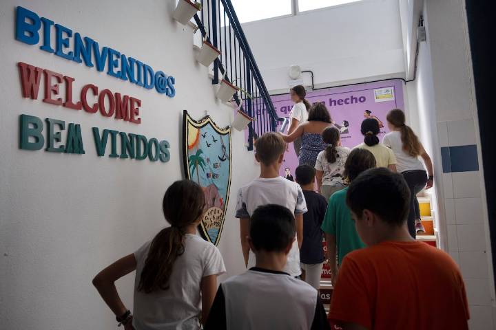 Andalucía suprime sus 1.800 auxiliares de conversación que mejoran el aprendizaje de idiomas de 300.000 alumnos