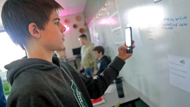 Are cell phones banned in WI schools? They should be