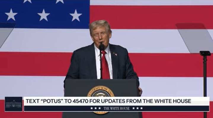 Trump revela despliegue de submarinos nucleares frente a Rusia porque "nos amenazaron"