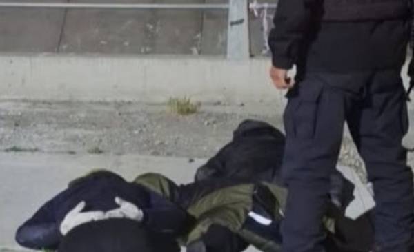 Entraron a una vivienda mientras sus moradores dormían, robaron una mochila y cayeron presos