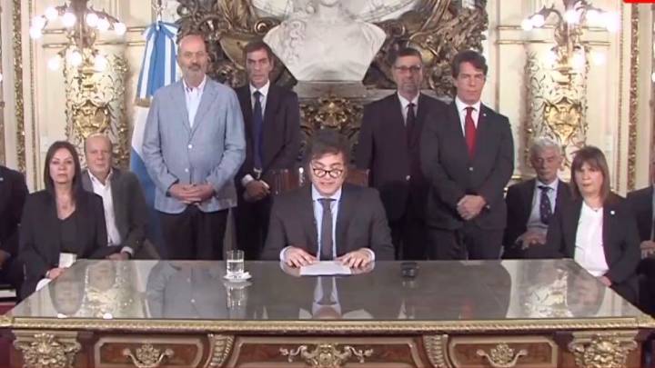 Vuelve el cepo: el Gobierno prohíbe operar con dólar oficial y financieros a la vez
