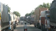 Hundreds of vehicles stranded on highway in Kalaburagi due to flooding, villagers moved to safety