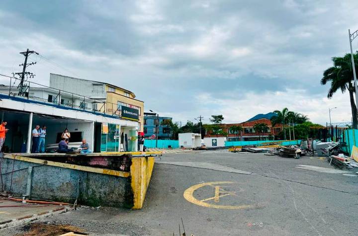 Intersección de Corales en Pereira: terminó desmonte de estaciones de gasolina y se alista inicio de obra