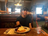 “¡Oye, fascista, atrapa!”. Quién es Tyler Robinson, el joven de 22 años detenido como principal sospechoso del asesinato de Charlie Kirk