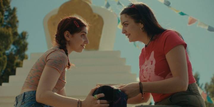 Se estrena Verano Trippin: Zoe Hochbaum y Miranda de la Serna en un viaje iniciático y la pérdida de la inocencia