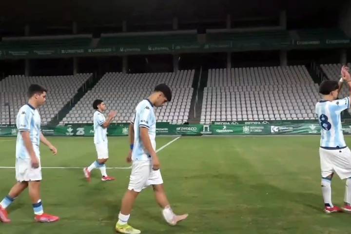 Mundial Juvenil Sub 18. Racing hizo honor al predio Tita Mattiussi en la derrota ante Barcelona y su Masía global