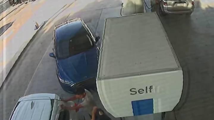 Surveillance video captures start of 3-hour standoff with armed passenger in Miami – NBC 6 South Florida