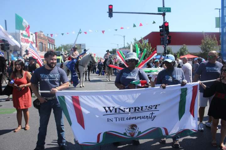 Sin miedo, mexicanos en EU desfilan por fiestas patrias