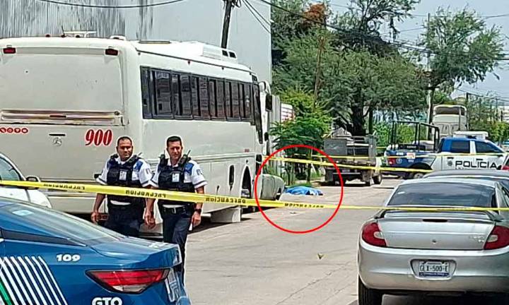 CAMIÓN DE TURÍSMO ATROPELLA Y MATA A HOMBRE EN SAN MIGUEL