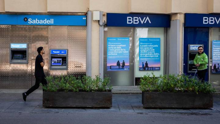 El Sabadell y el BBVA caen en bolsa tras la mejora de la opa