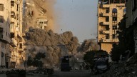 Hamás dice que perdió contacto con dos rehenes tras bombardeos israelíes y pidió al Ejército que se retire por 24 horas para "rescatarlos"