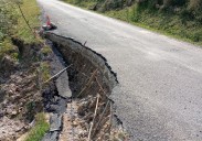 Corte de la carretera entre Villasuso de Cieza y Brenes
