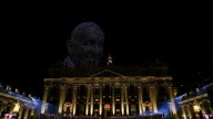 Conmovedor homenaje: miles de drones recrearon la imagen del papa Francisco en el cielo del Vaticano