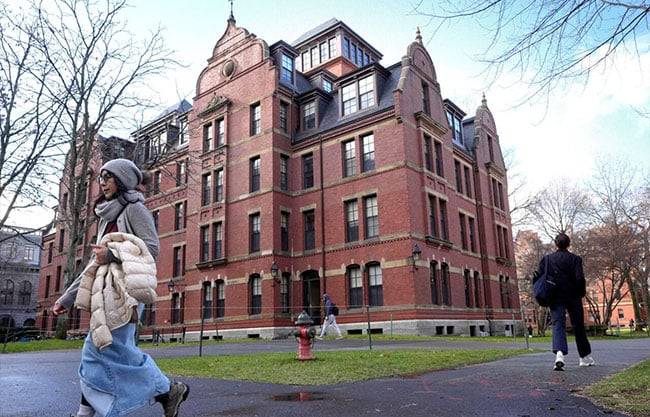 Trump afirma que Harvard pagará $500 millones para financiar escuelas de oficios