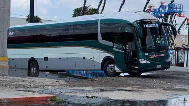 Bache en la carretera México-Toluca provoca accidentes y carga vehicular